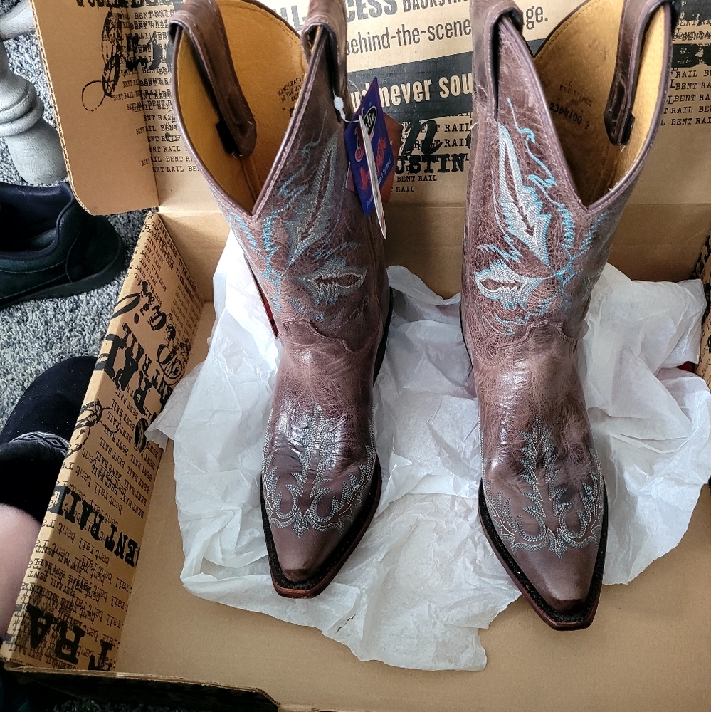 Justin's Bentrail women's boots